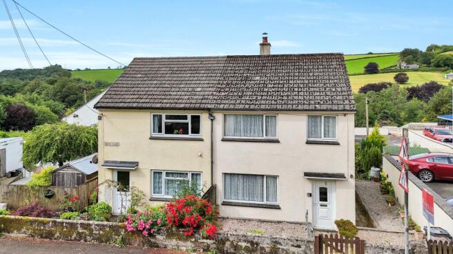 3 bed property, in Loveny Road, £225,000