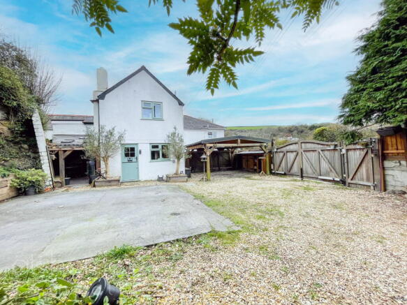 3 bed property, in Truro TR4, £329,995