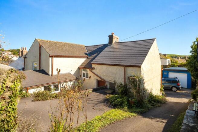 3 bed property, in Pitt Hill, £200,000