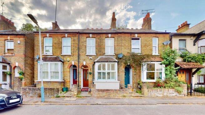 3 bed property, in Victoria Road, £450,000