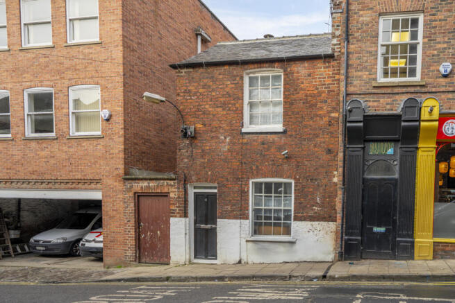 2 bed property, in Cumberland Street, £300,000