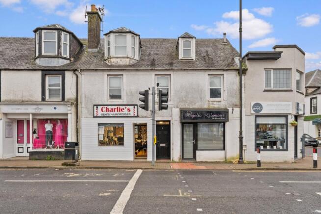 3 bed property, in Main Street, £125,000