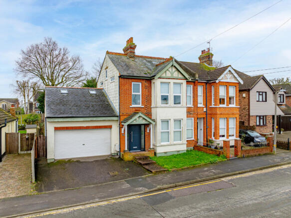 4 bed property, in Gladstone Road, £550,000
