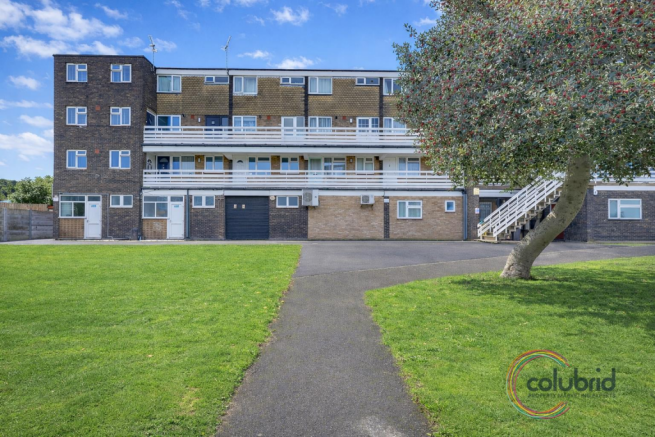 1 bed property, in Peartree Close, £170,000
