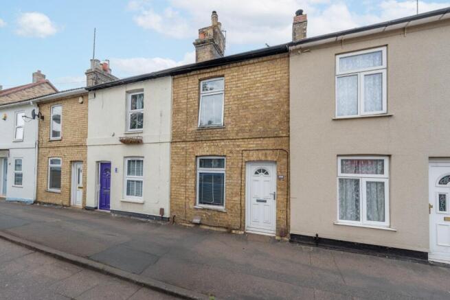 2 bed property, in St. Neots, £200,000