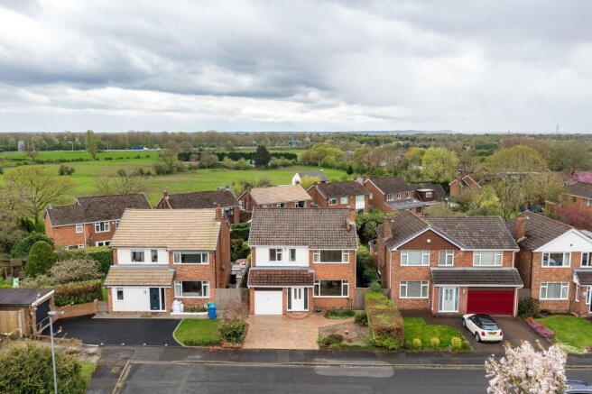 4 bed property, in Churchfields, £425,000