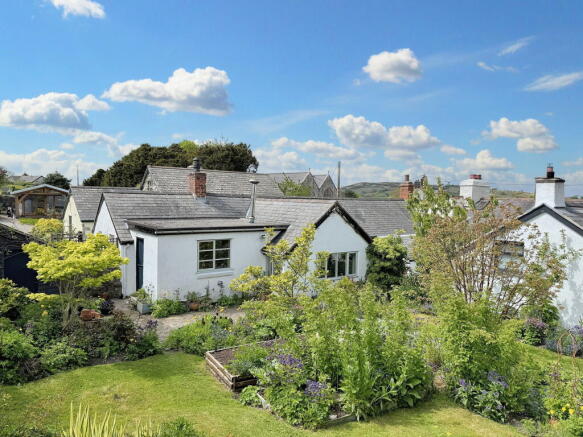 3 bed property, in Llannefydd, £349,950