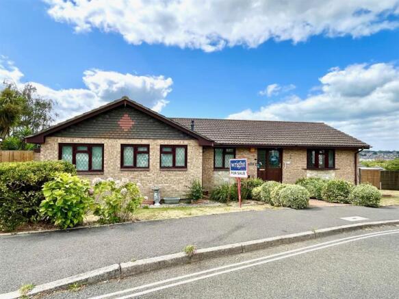 4 bed property, in Old Road, £349,000