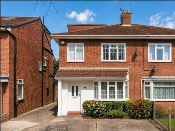 4 bed property, in Kingshill Avenue, £569,995