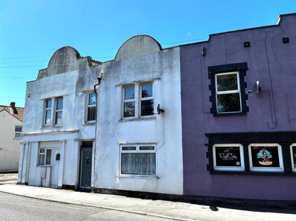 2 bed property, in Oxford Street, £100,000