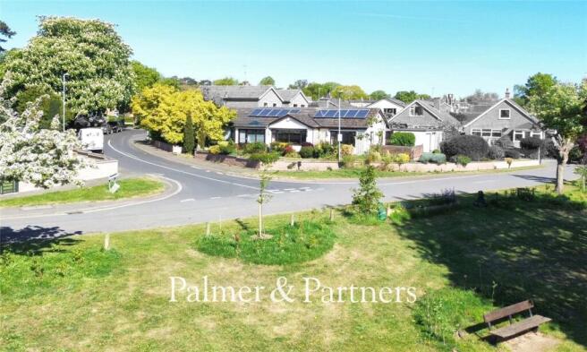 3 bed property, in Westholme Close, £750,000