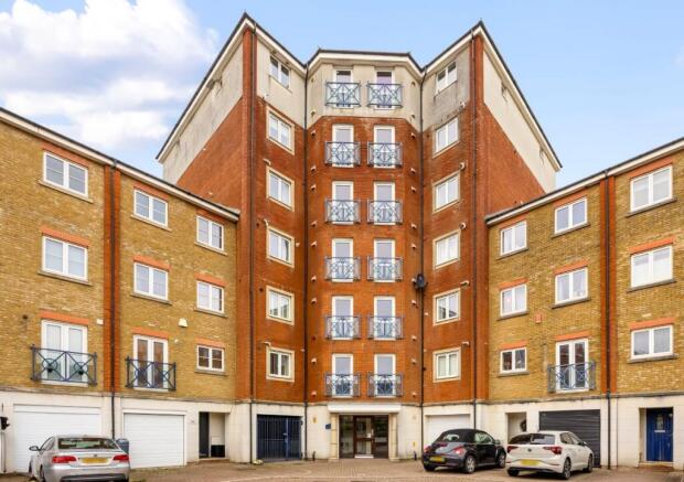 2 bed property, in 53 Dominica Court, £175,000