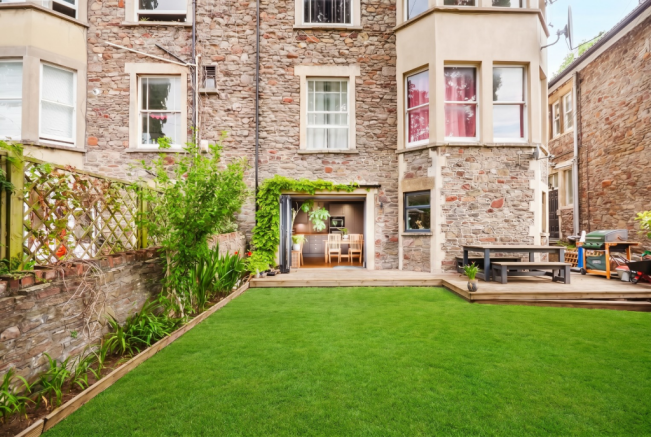 3 bed property, in Garden Flat, £550,000