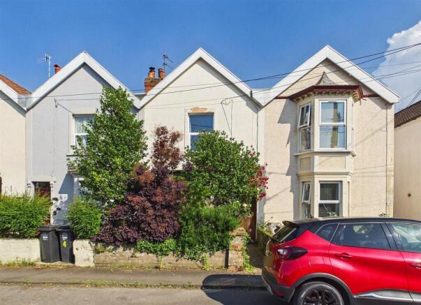 3 bed property, in Springfield Road, £200,000