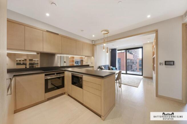 2 bed property, in Legacy Building, £825,000