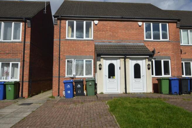 2 bed property, in Kingsgate, £80,000