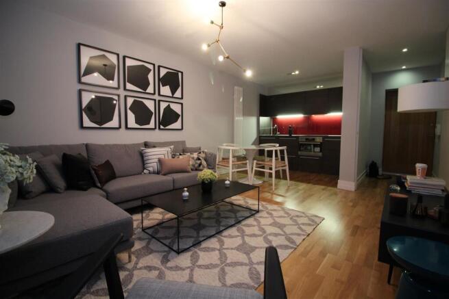 1 bed property, in The Bar, £100,000