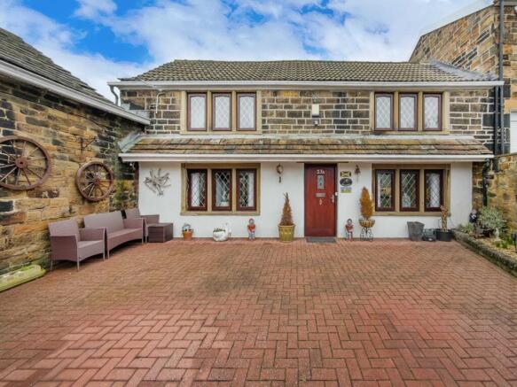 2 bed property, in White Lee Road, £310,000