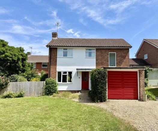 4 bed property, in Park Close, £575,000