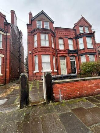 4 bed property, in 16 Worcester Road, £210,000