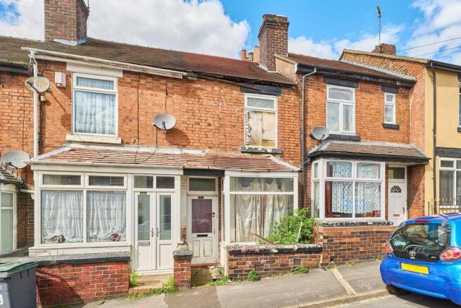 2 bed property, in Dartmouth Street, £55,000