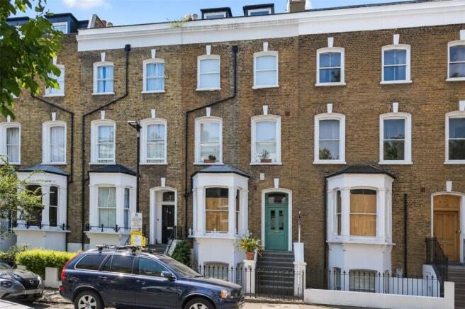 1 bed property, in Aberdeen Road, £450,000