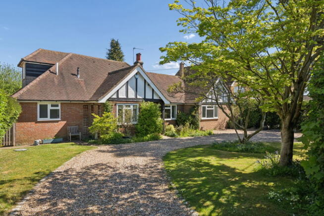 5 bed property, in Chartridge Lane, £1,050,000