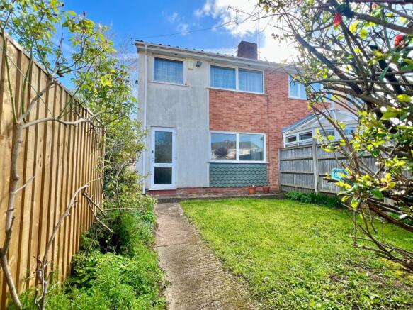 3 bed property, in Roughmoor Crescent, £215,000