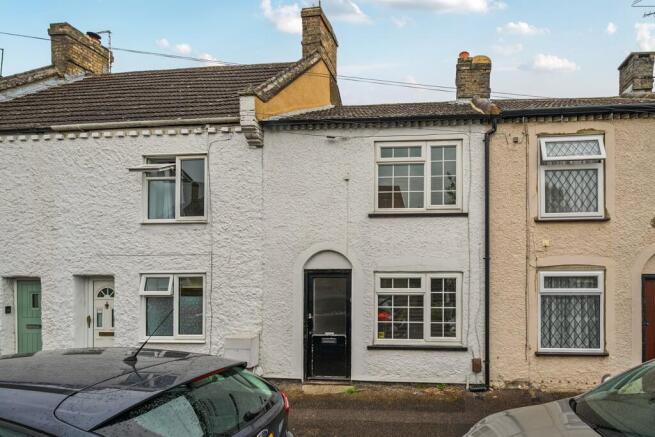 2 bed property, in Station Road, £220,000