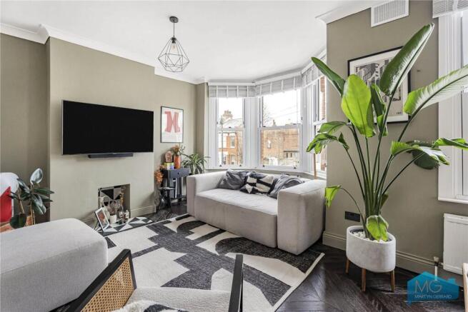 2 bed property, in Manor Park Road, £600,000