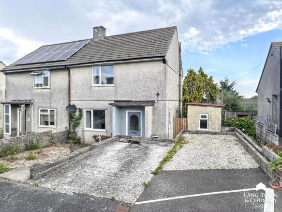 2 bed property, in Eastfield Avenue, £220,000