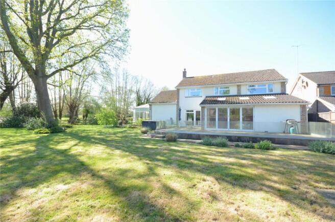 5 bed property, in Silver Birches Way, £999,950