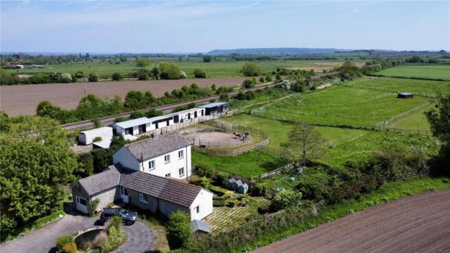 4 bed property, in Curload, £675,000