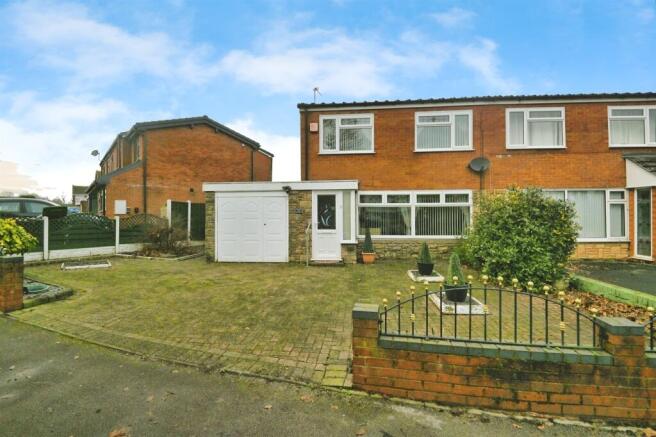 3 bed property, in Rover Drive, £190,000