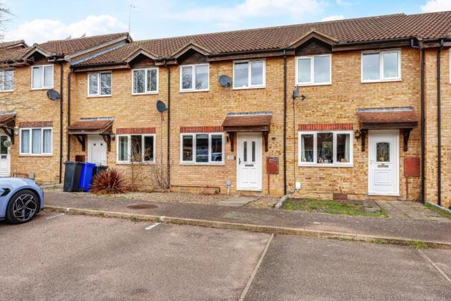 2 bed property, in Stockley Close, £220,000