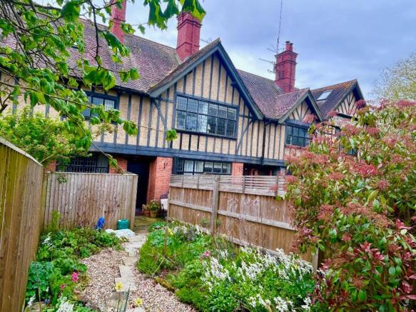 2 bed property, in Kennet Place, £325,000