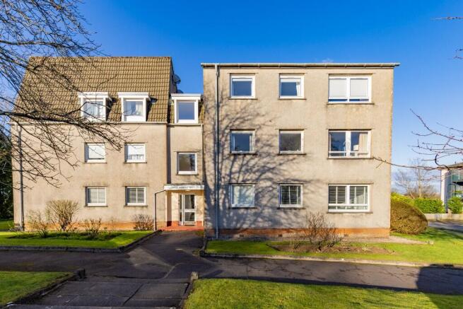 2 bed property, in Robshill Court, £140,000