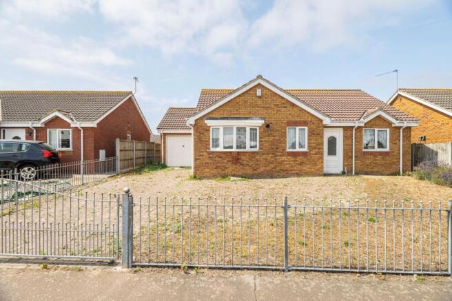 2 bed property, in Fremantle Road, £272,000