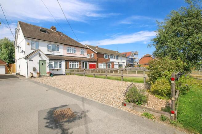 3 bed property, in Southend Road, £550,000