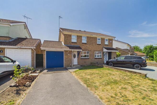 3 bed property, in Beedon Drive, £425,000