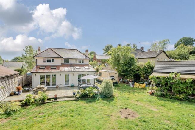 3 bed property, in Smallridge, £599,999