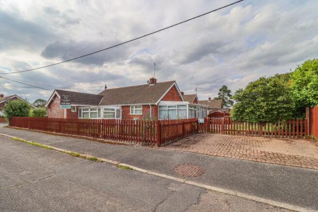 2 bed property, in Rookery Close, £264,995