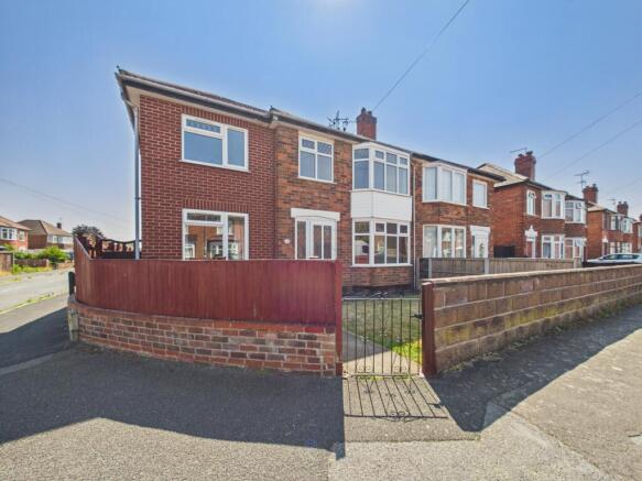 4 bed property, in Holtlands Drive, £220,000