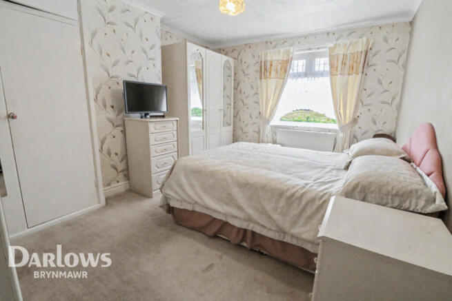 3 bed property, in Warwick Road, £170,000