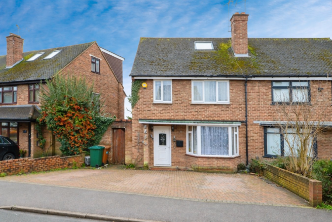 5 bed property, in Coates Way, £520,000