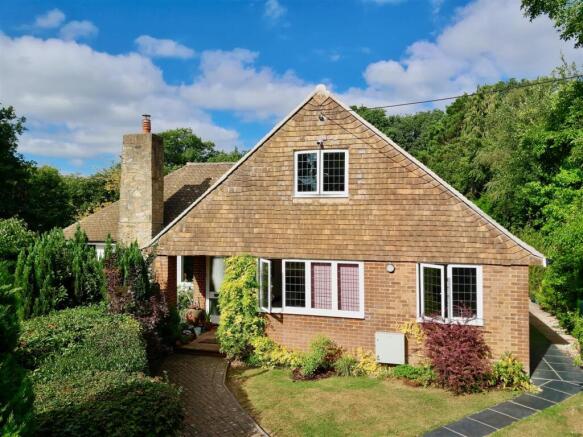 6 bed property, in Old Foreward Lane, £975,000