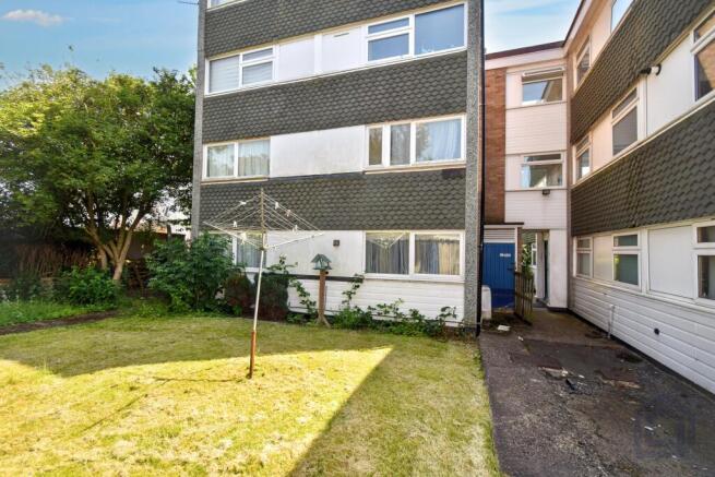 3 bed property, in 7 Kenilworth Court Flats Kenilworth Road, £69,000