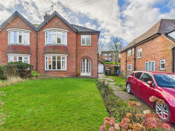 3 bed property, in Scalby Road, £275,000