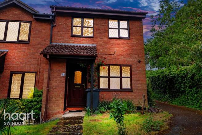 3 bed property, in Catmint Close, £240,000