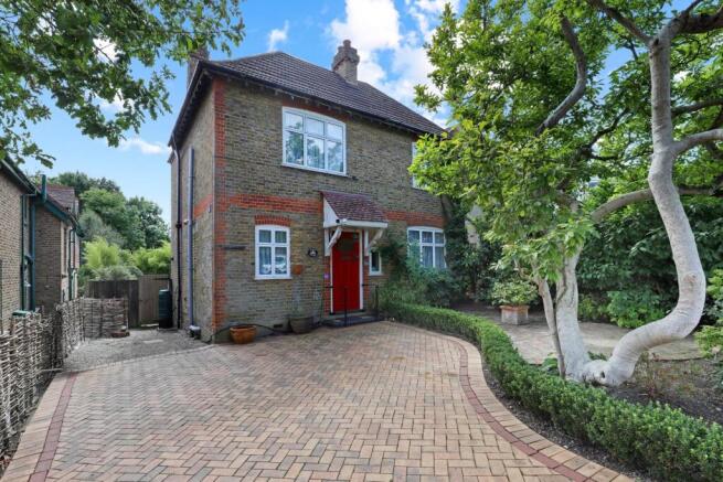 4 bed property, in Russell Road, £975,000